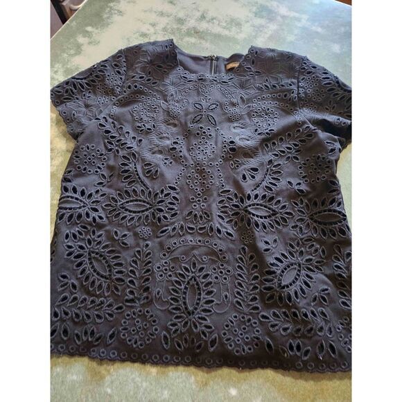 J McLaughlin black embroidered  eyelet top sz Medium - Picture 1 of 3